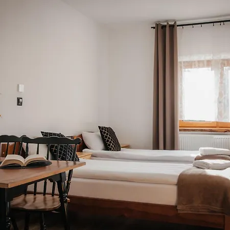 Jelen - Sauna I Jacuzzi 民宿 *