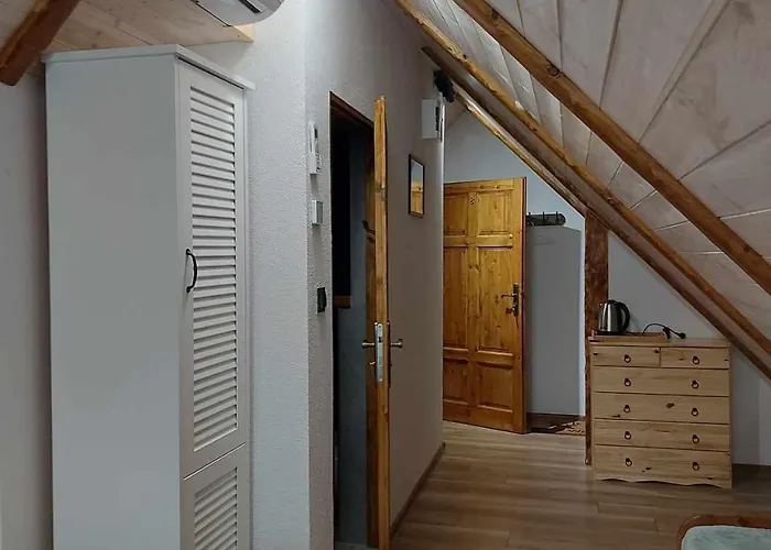 Jelen - Sauna I Jacuzzi 홈스테이